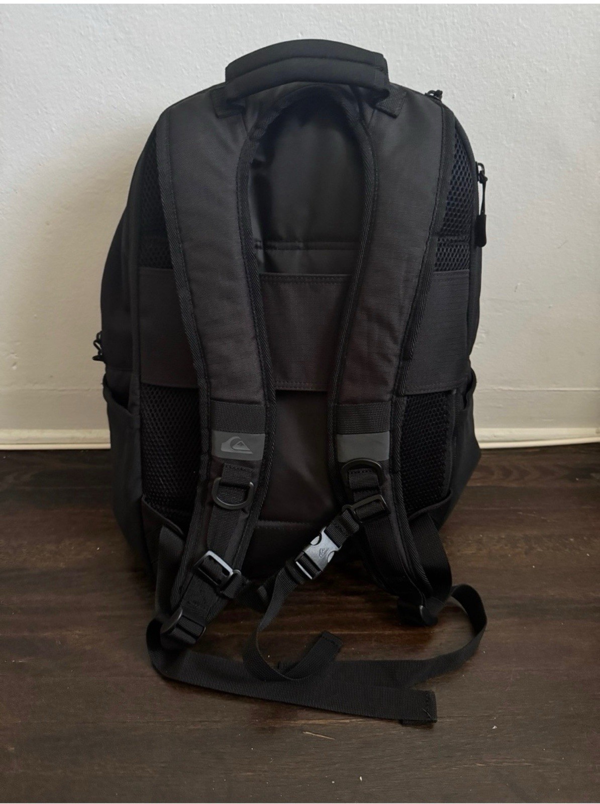 Quiksilver Black Backpack Zip Closure Padded Adjustable Straps w/ Pockets