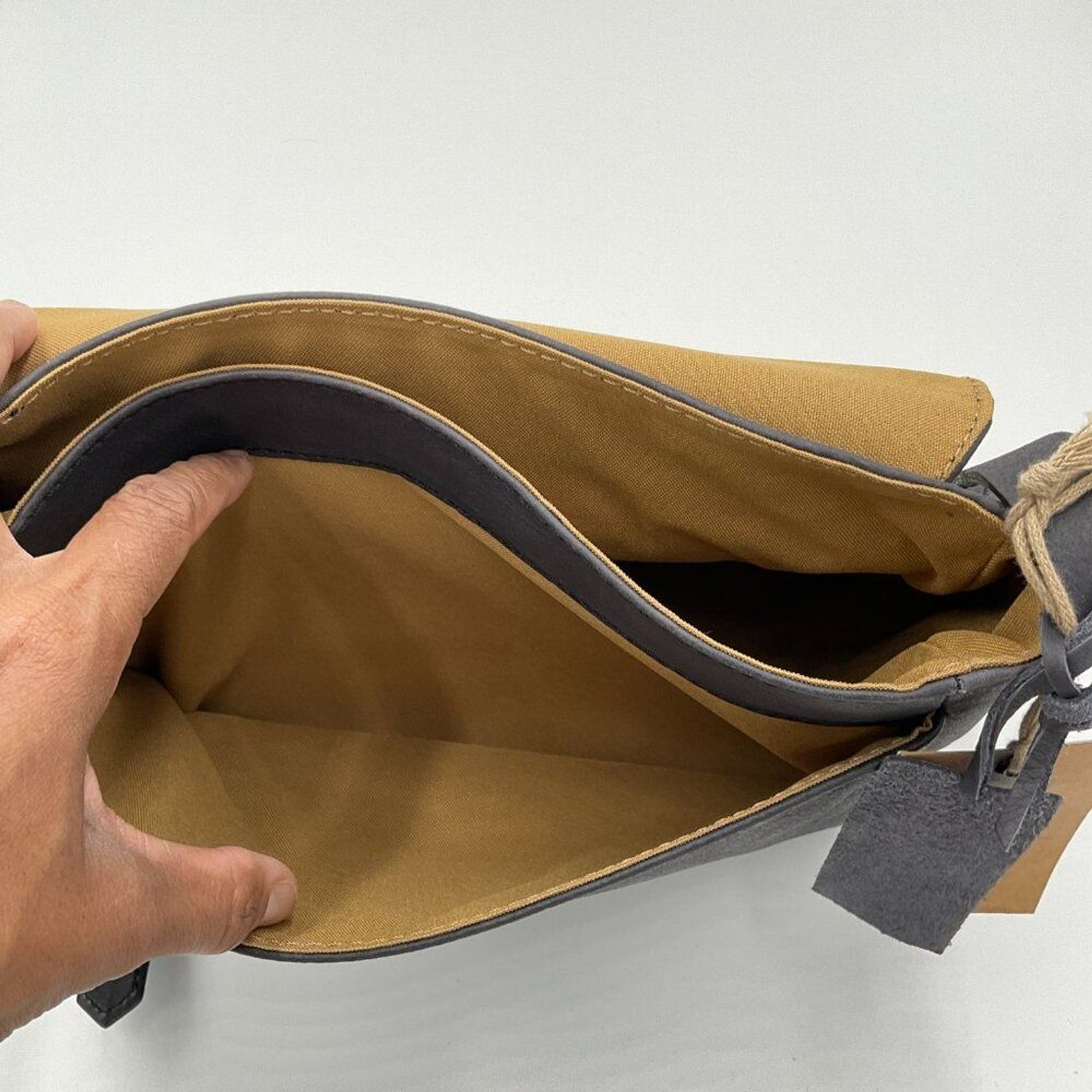 New Timberland Leather Messenger Saddle Bag Black Crossbody Adjustable Strap NWT