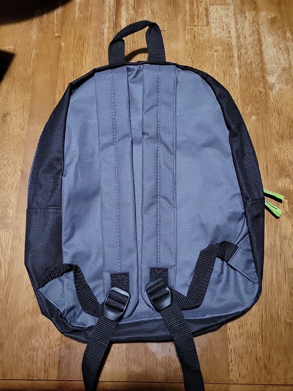 Trailmaker Classic Backpack Grey & Green Brand New