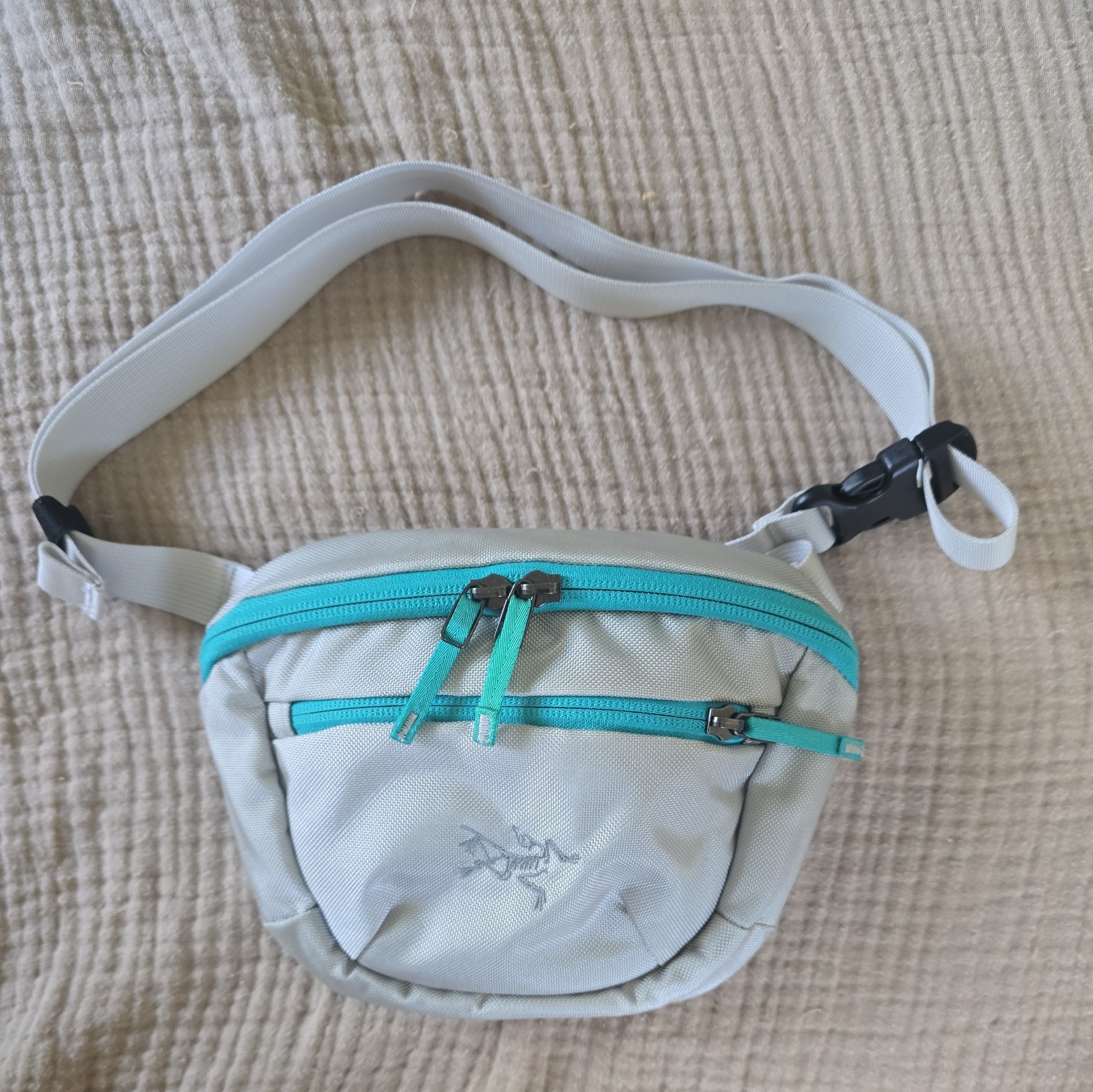 Arcteryx Maka 1 Waistpack Crossbody Bag Belt Gray Teal Logo Fanny Pack Hiking