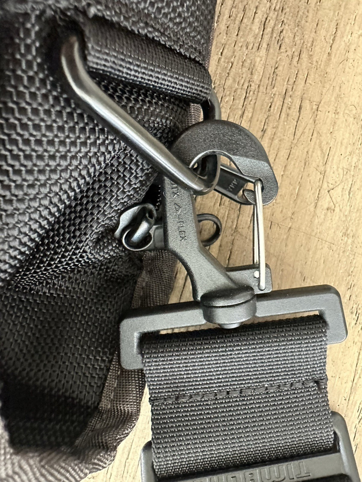 Timbuk2 Command Messenger Bag Black Grey Laptop Crossbody Strap Travel