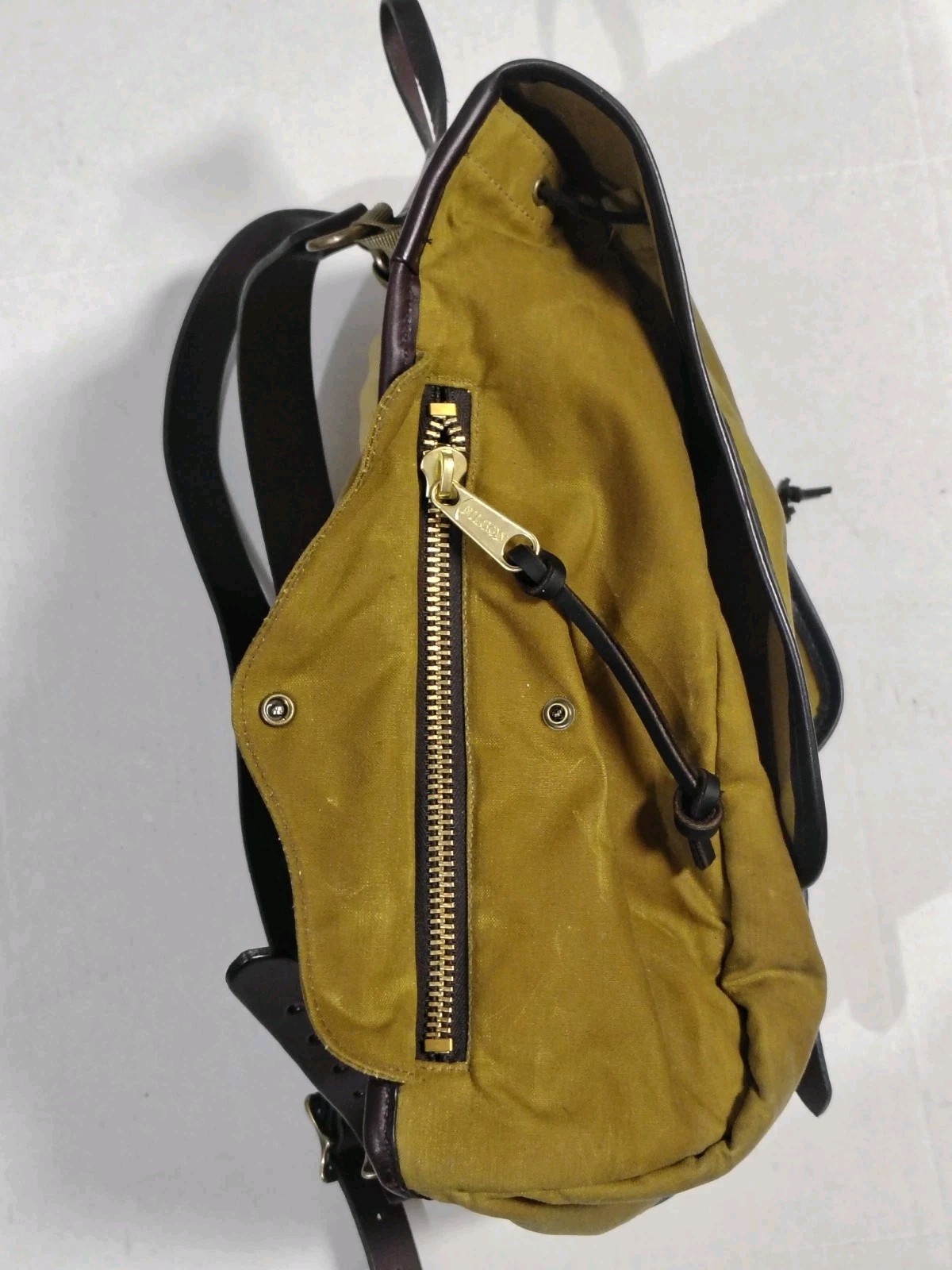 FILSON Rugged Outdoor Backpack Beige Durable Travel Daypack Classic Style