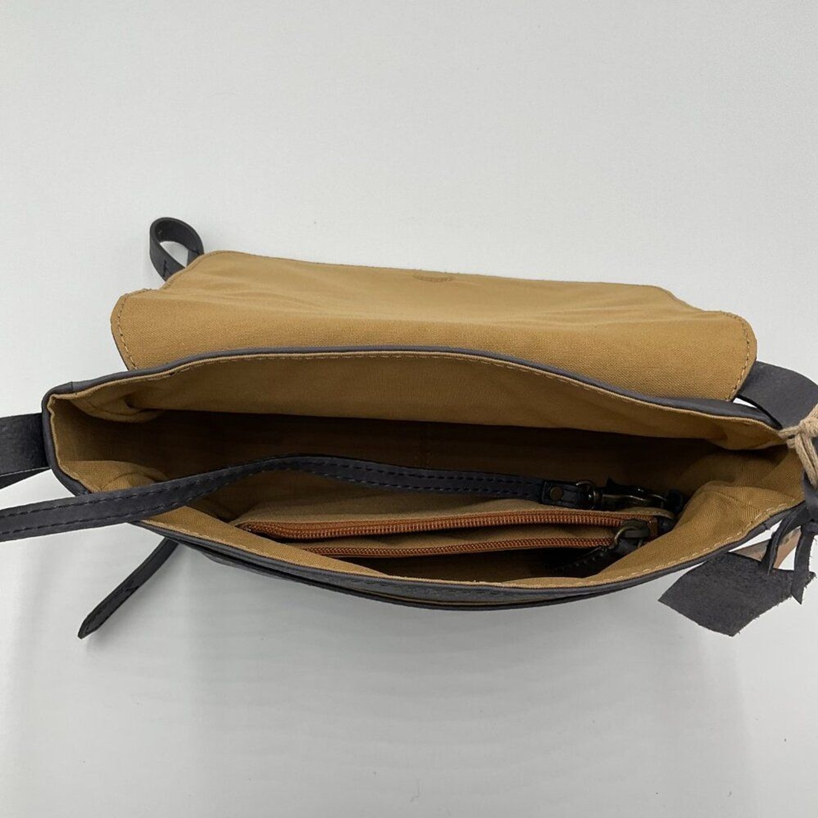 New Timberland Leather Messenger Saddle Bag Black Crossbody Adjustable Strap NWT