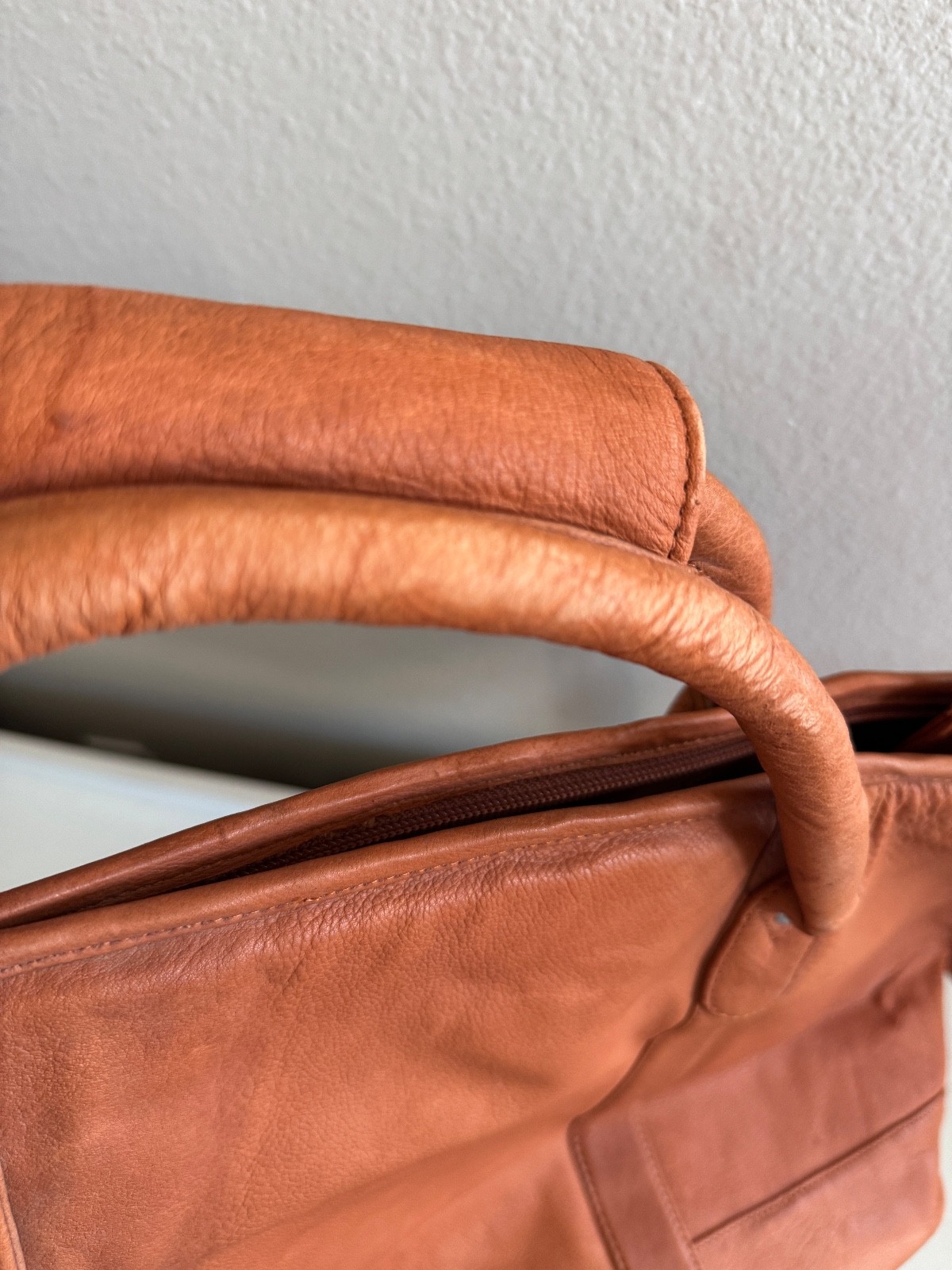DAIMLER CHRYSLER CANYON OUTBACK LEATHER DUFFEL BAG TRAVEL WEEKENDER ADVERTISING