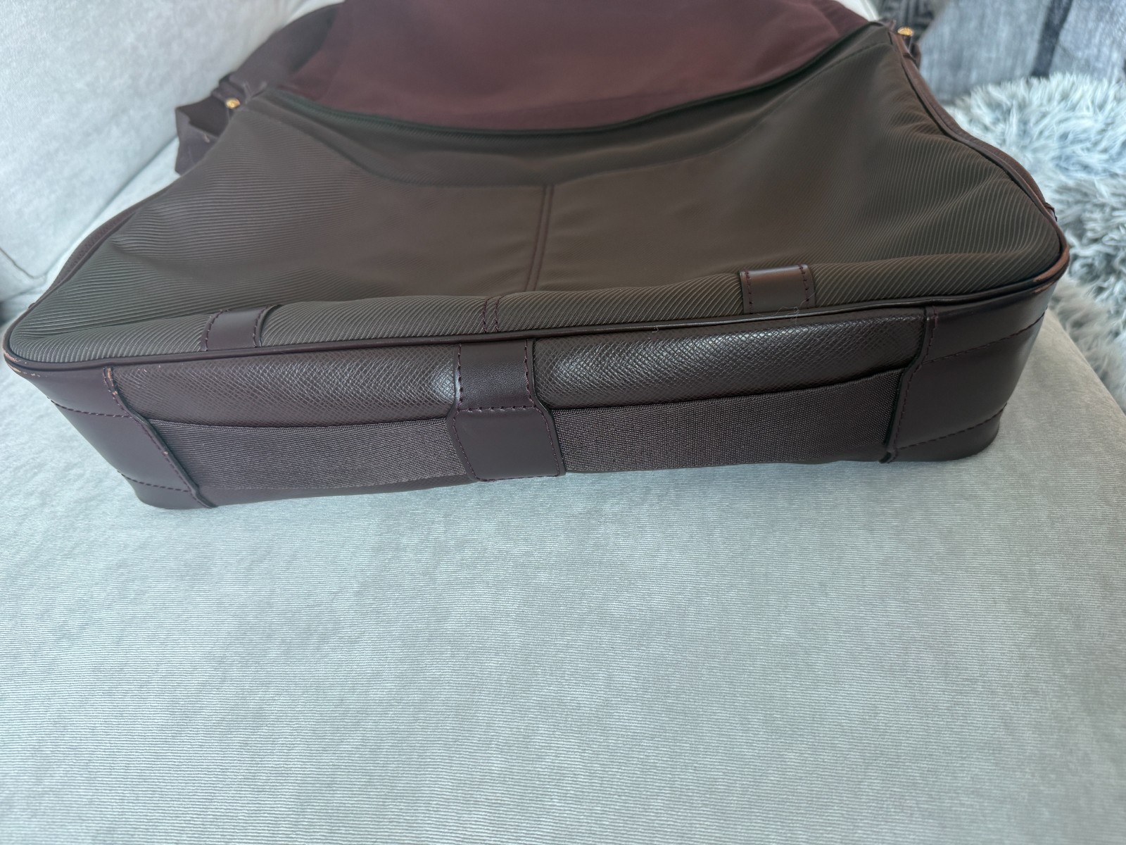 Louis Vuitton Dersou Messenger Bag Bordeaux Taiga Leather Men’s Crossbody