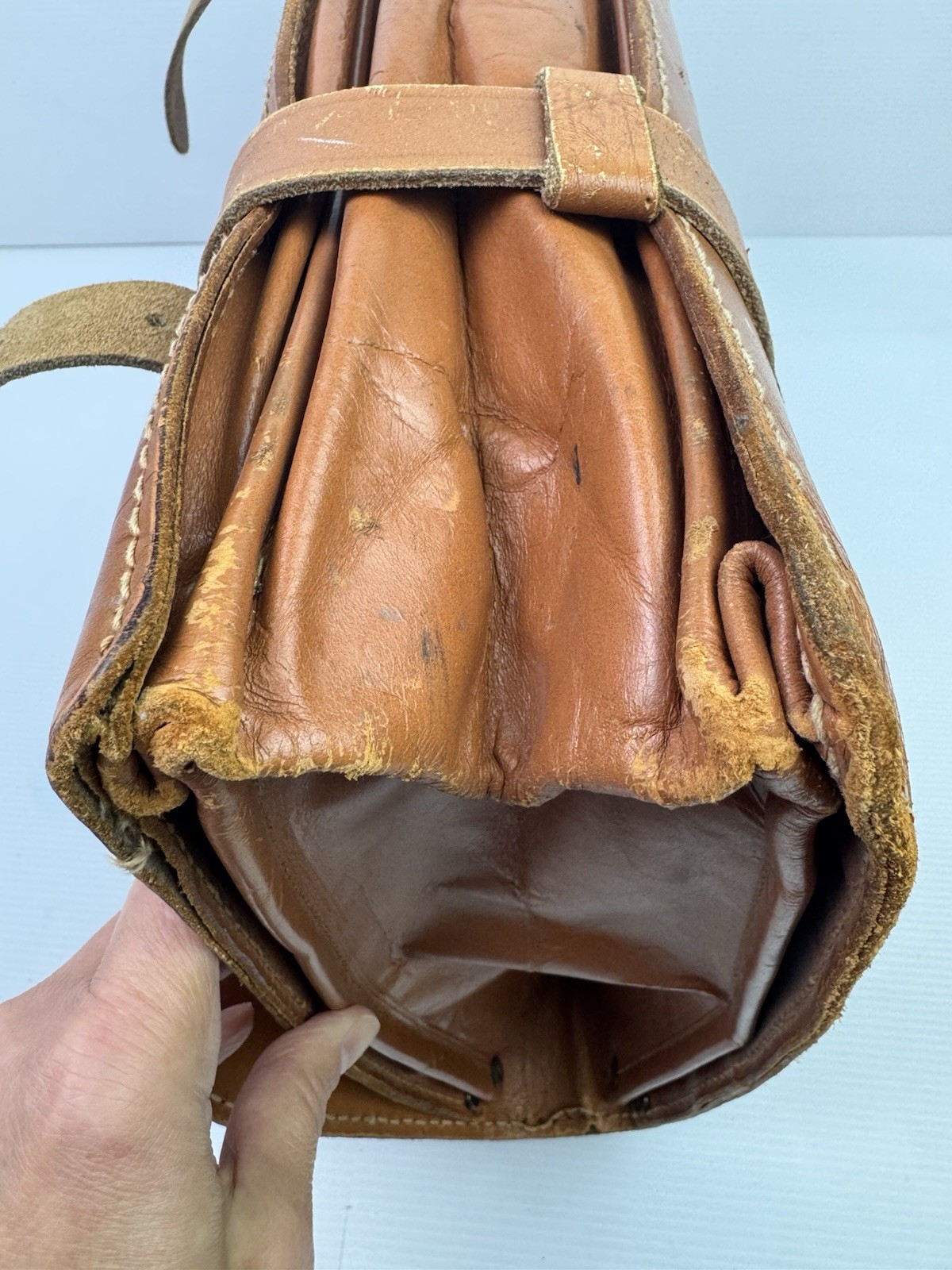 VTG Leather Messenger Bag Satchel Clasp Case Buckles Saddle Leather Heavy READ