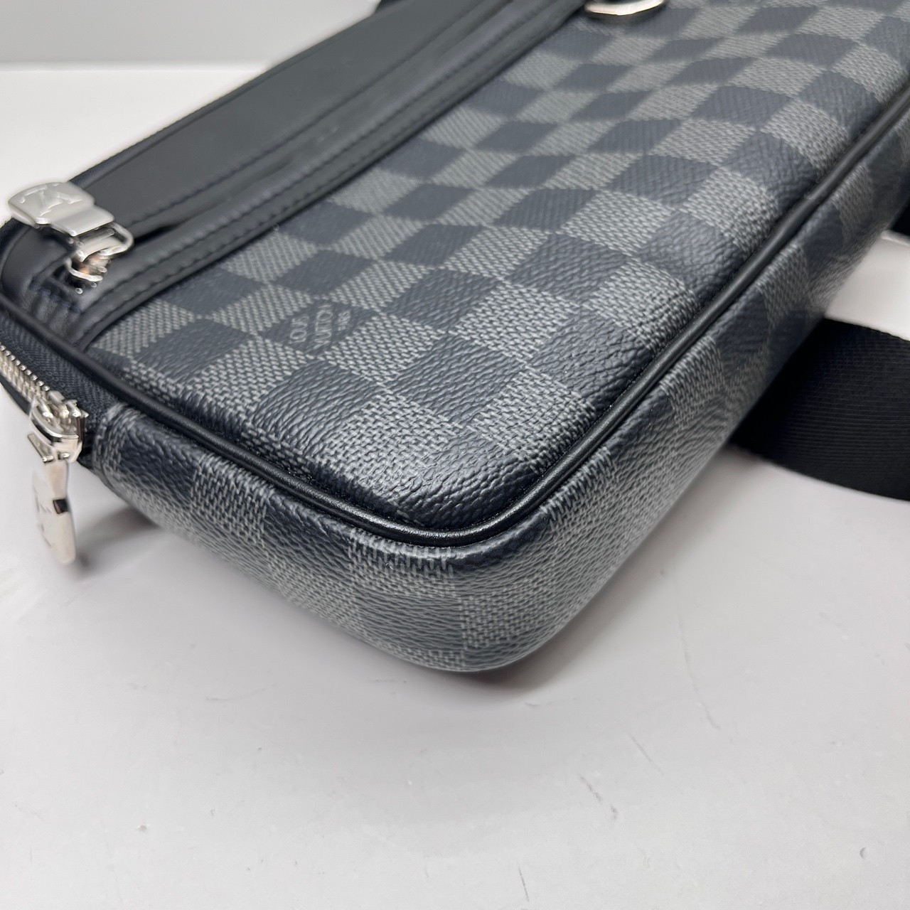 Louis Vuitton Pre-Owned Authentic Messenger Bag Black Two in one 23x4x15cm