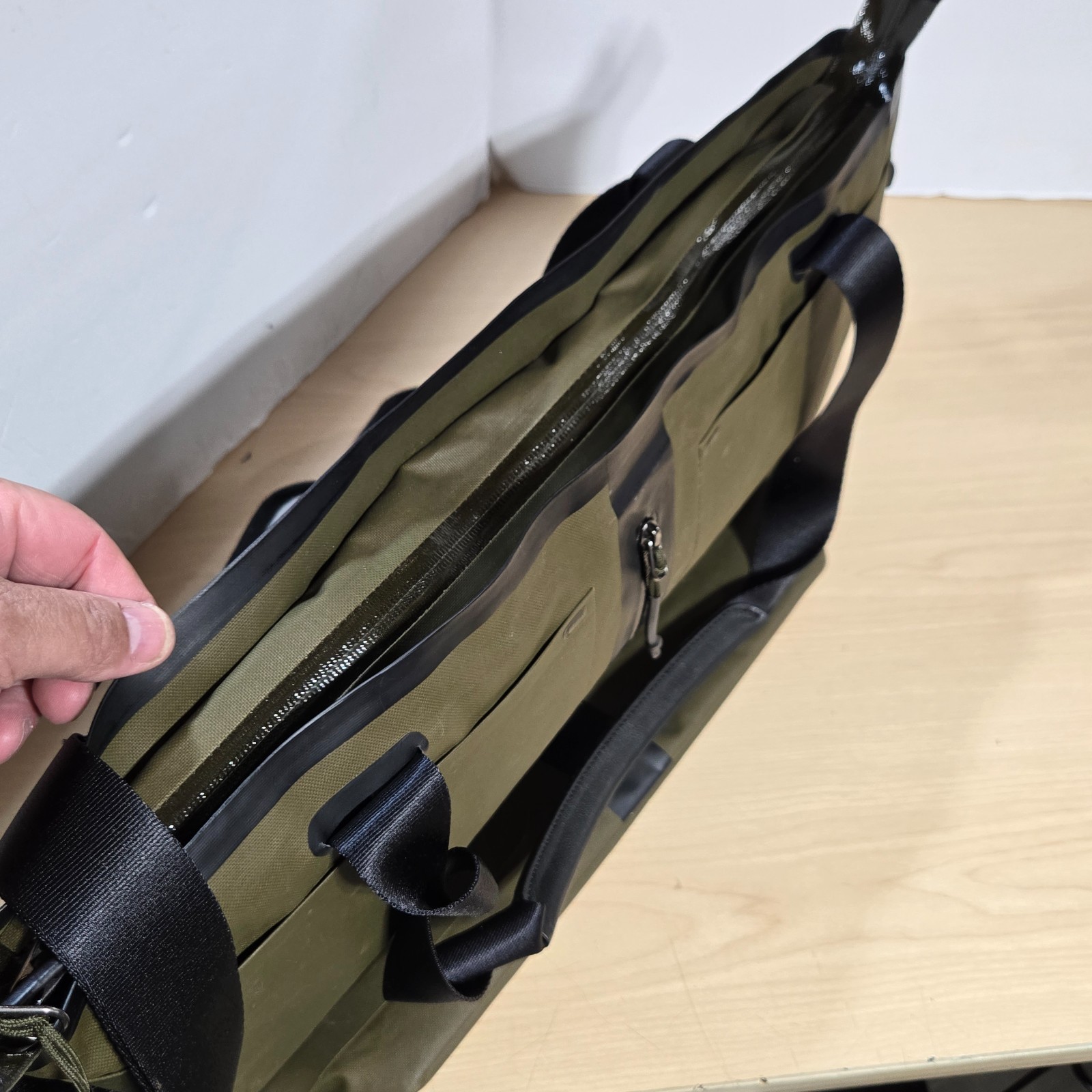Nike Tech Bonded Tote Waxed Olive Sequoia Black Messenger Bag