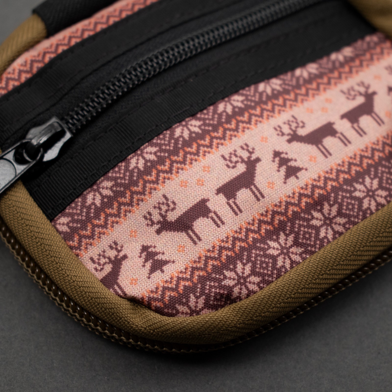 Garage Built Gear Mighty Pouch Plus, Limited Edition Christmas Reindeer, Loop