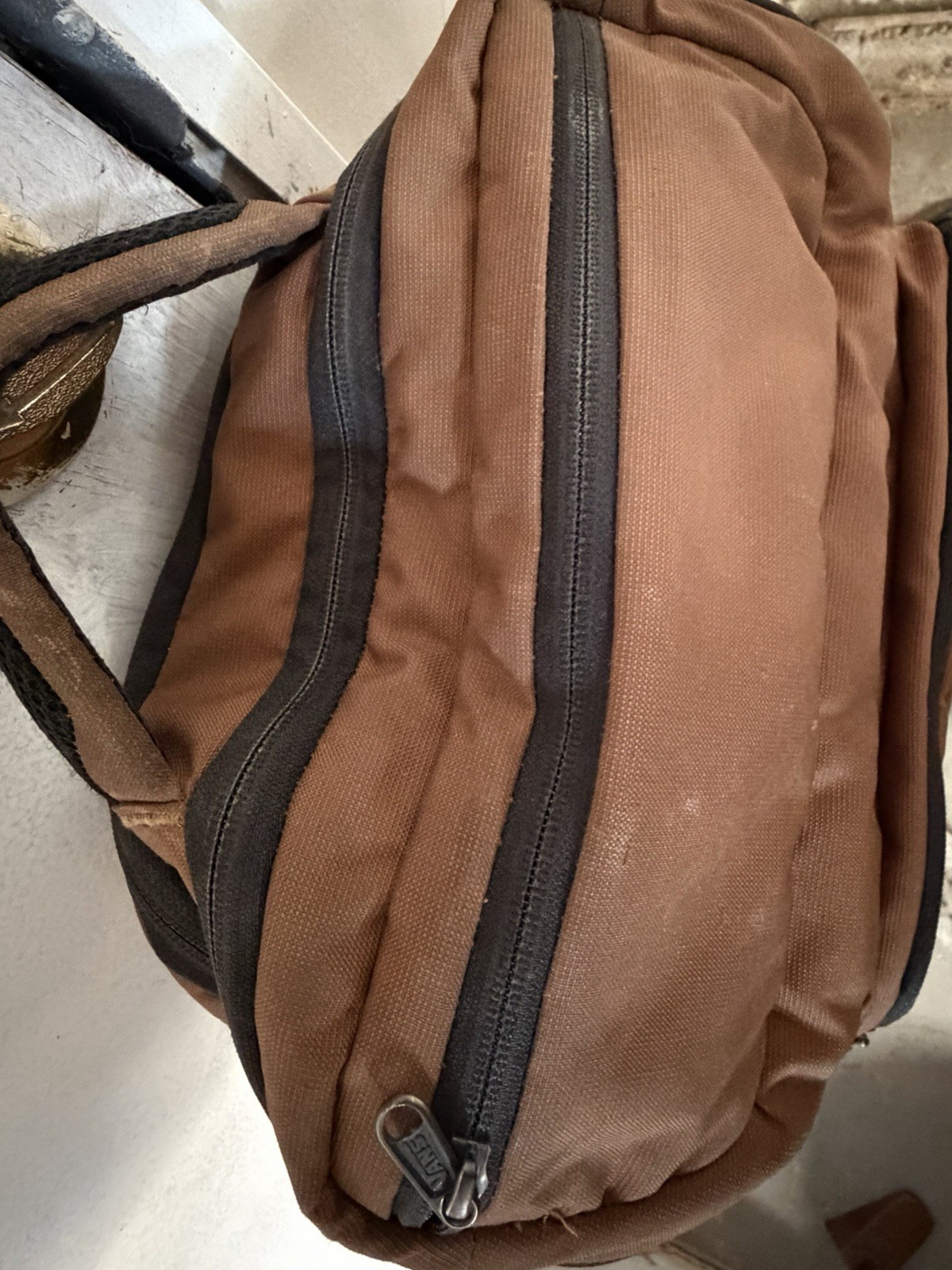 VANS Off The Wall Brown/Black Solid Backpack Zip Closure Adjustable Straps