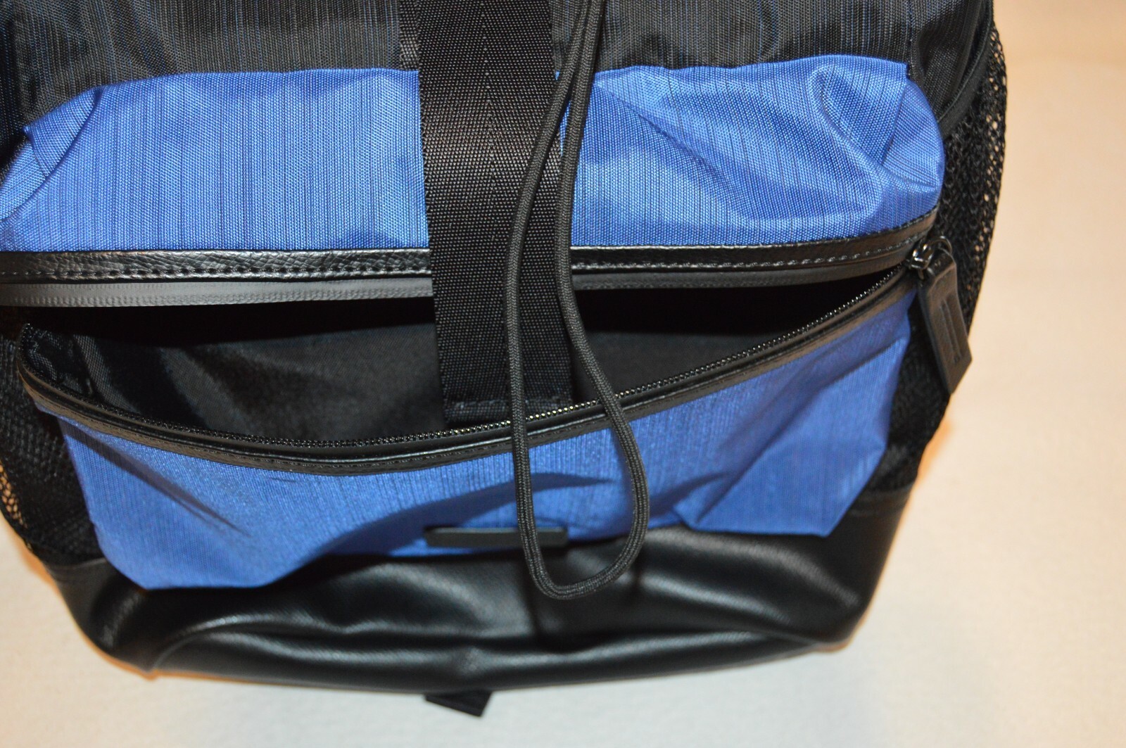 URI MINKOFF COLISEUM Backpack Bookbag NWT Size 20x11x5in Retail $250