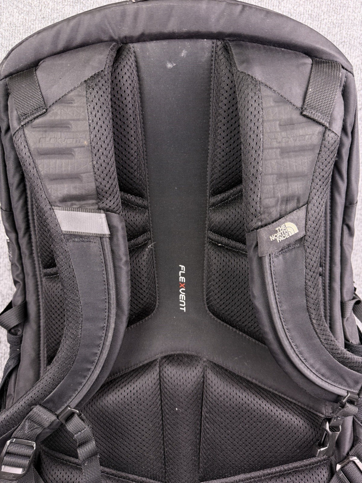 The North Face Borealis Men’s Backpack Black 28-liter pack Travel Hiking Sports