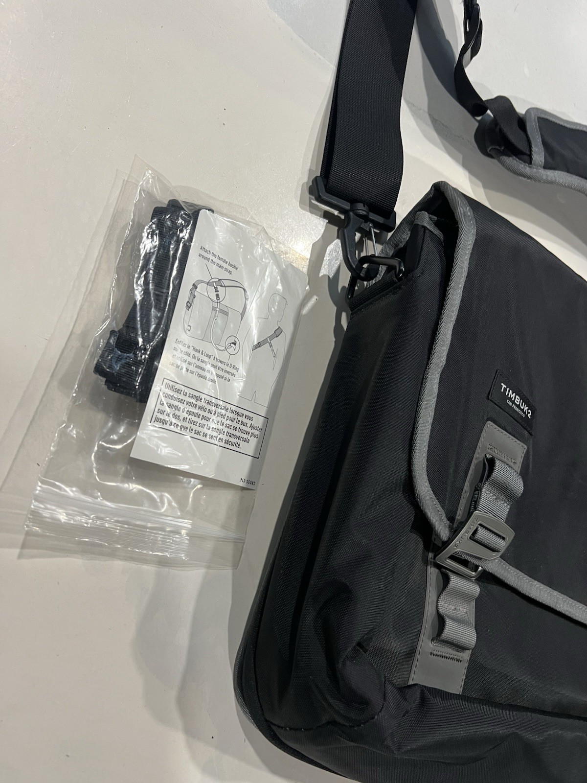 Timbuk2 Command Large Black Gray Crossbody Padded Messenger Laptop 17” x 14”