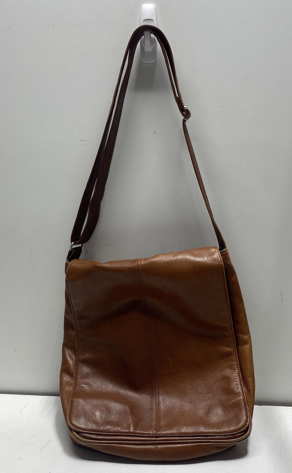 Feel The Difference Brown Pebbled Leather Crossbody Messenger Shoulder Bag