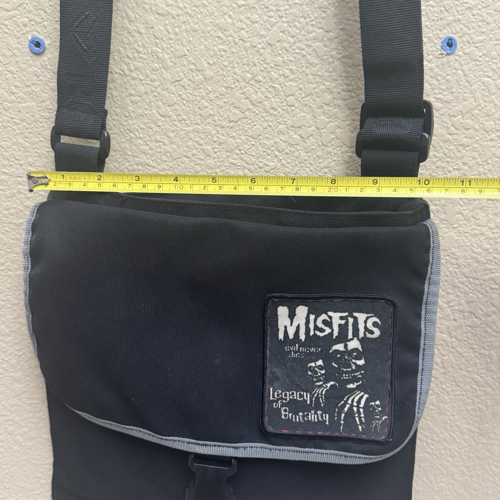 Misfits Messenger Bag-Satchel By Roxy Black 3 Pockets One W/zip Closure Rare!