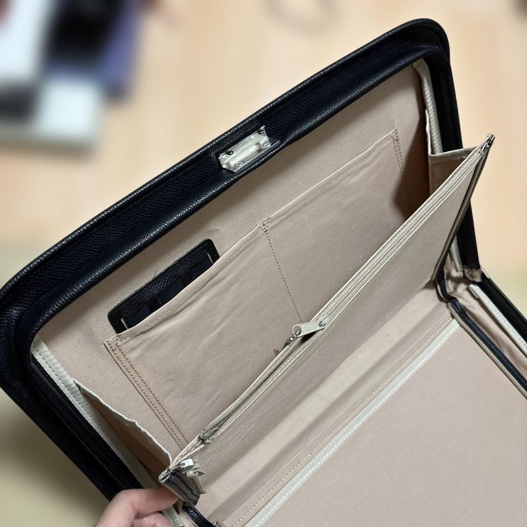 [Extremely Good Condition/With Key] Vintage Genuine Leather Briefcase Business