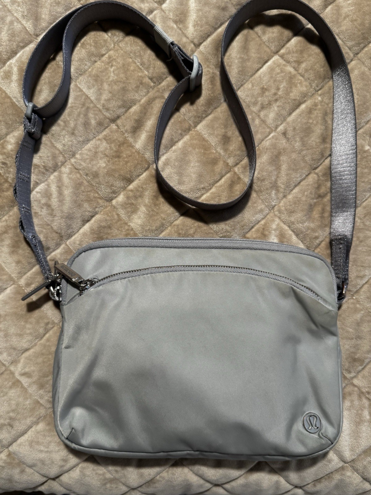 lululemon Gray Crossbody Bag Adjustable Strap Zip Closure Casual Travel