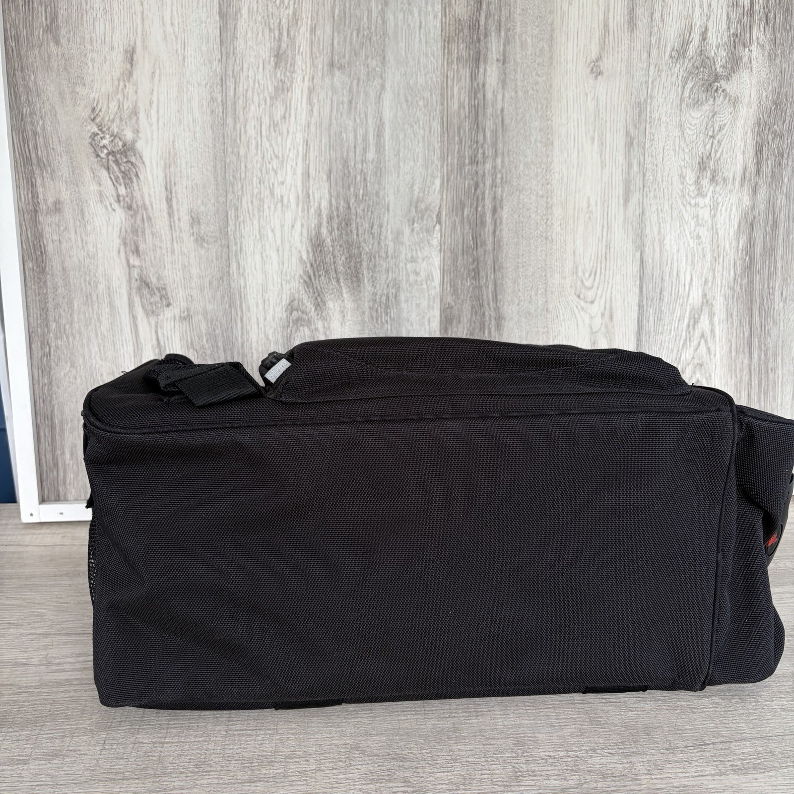 High Sierra Switch Blade industrial duffle Camera bag Black New Equipment gym