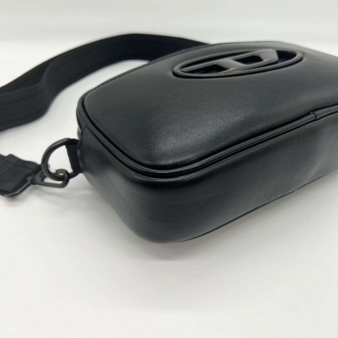 Good condition DIESEL camera bag HOLI-D Oval D leather black