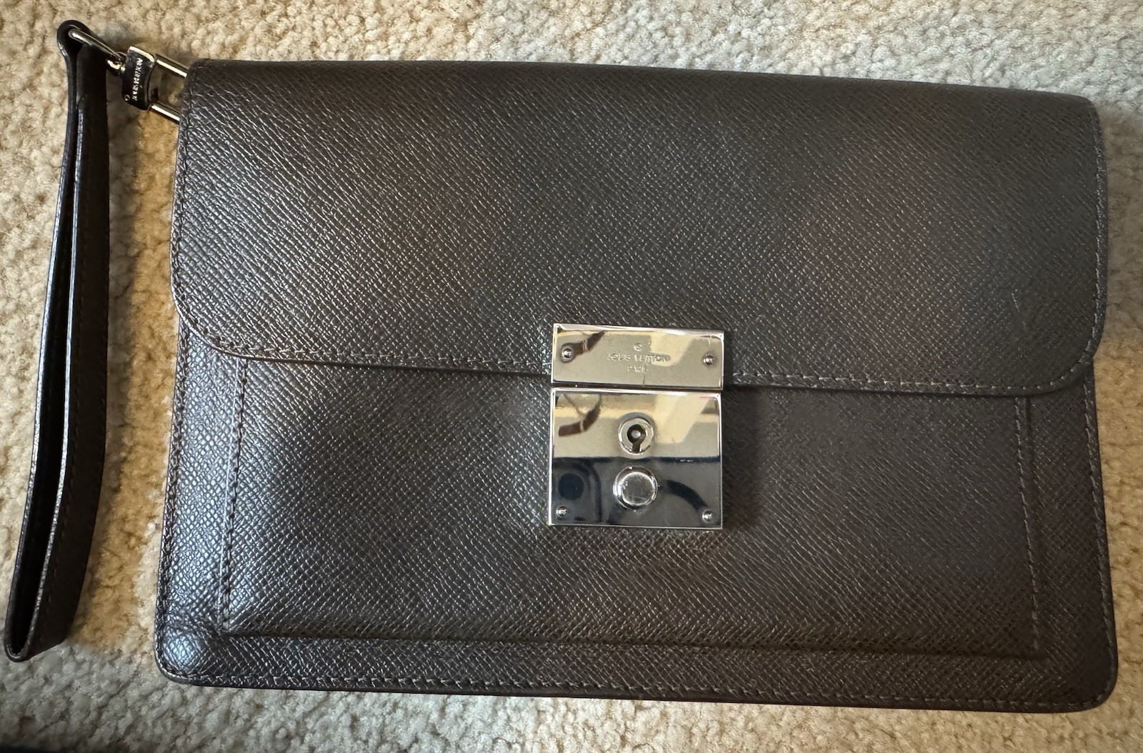 Louis Vuitton Taiga Neo Balaia