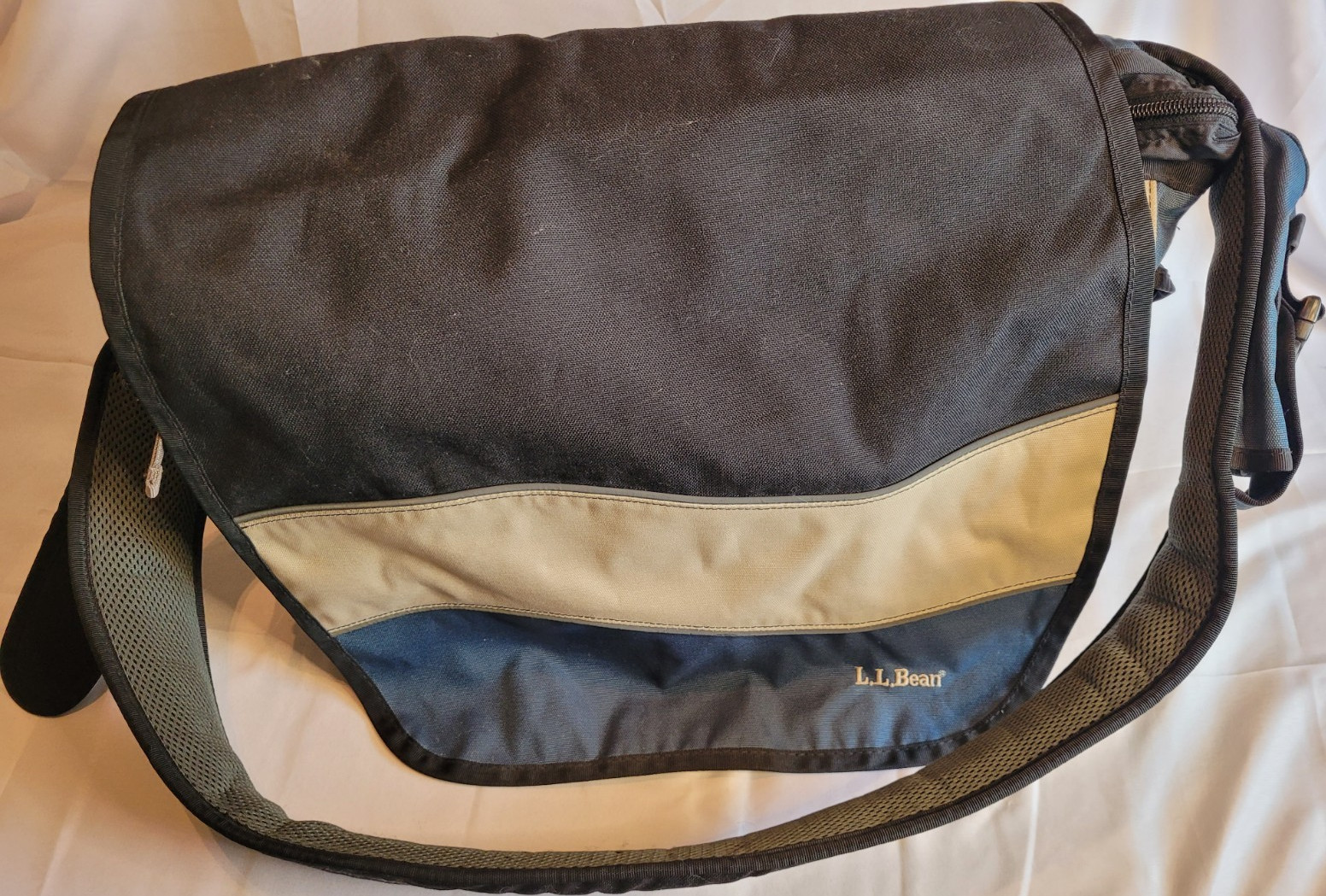 L.L. Bean Black Beige Blue Messenger Bag Adjustable Shoulder Strap Inner Pockets