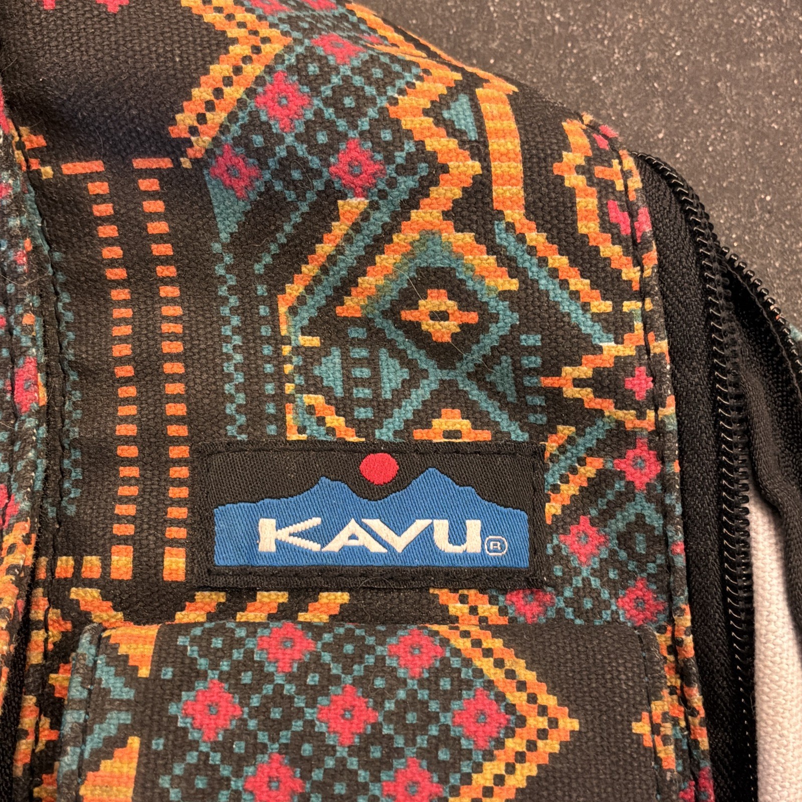 KAVU Geometric Pattern Crossbody Sling Bag Adjustable Strap Multicolor