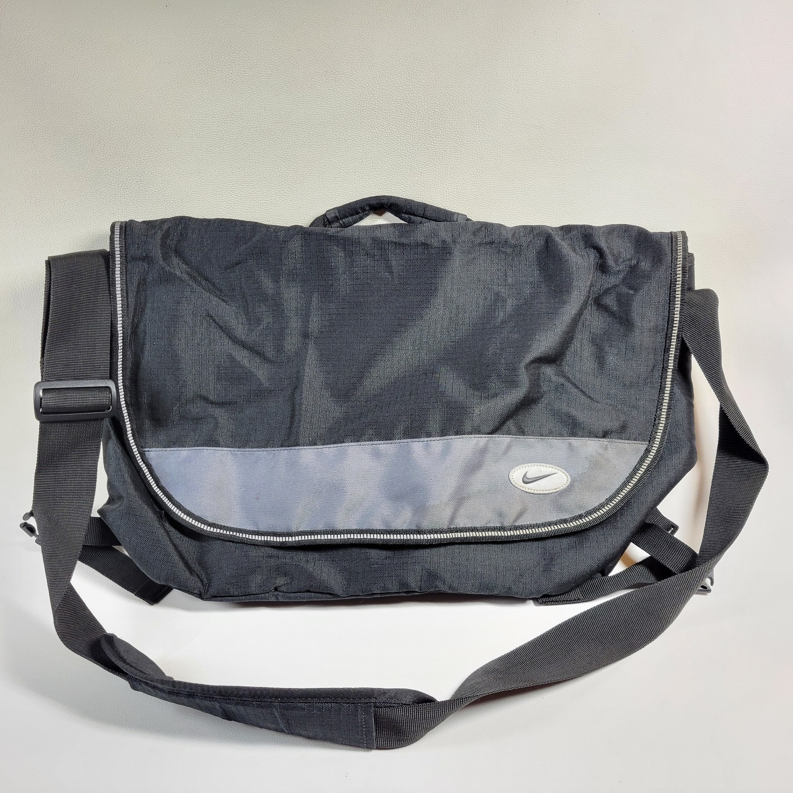Vintage Y2K Nike Black Messenger/ Gym Bag W/ Shoulder Strap ***Read Description