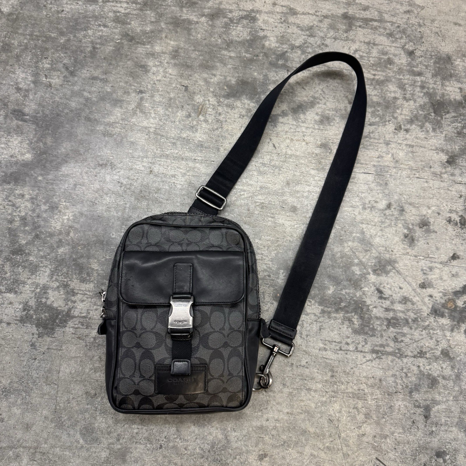 Coach Black Gray Logo Crossbody Bag Adjustable Strap Inner Outer Pockets Men