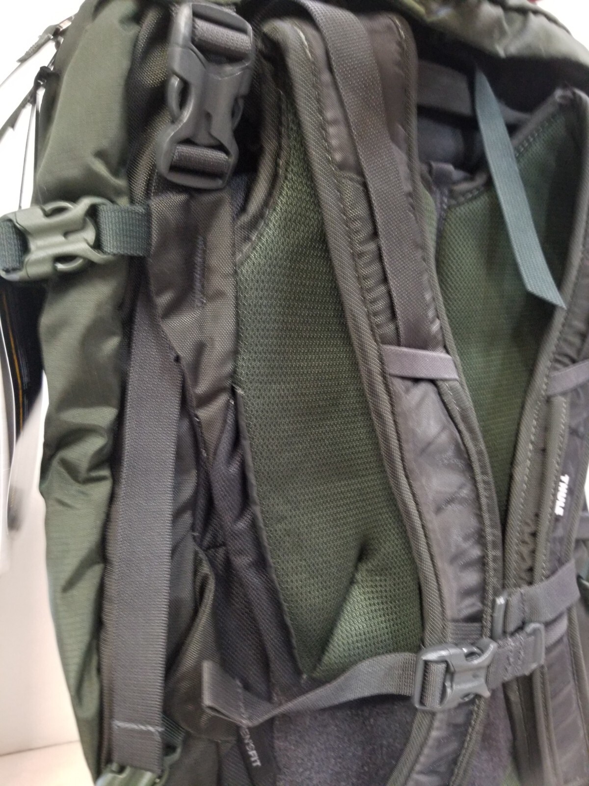 Thule Versant 50L Backpacking Hiking Pack – Dark Forest