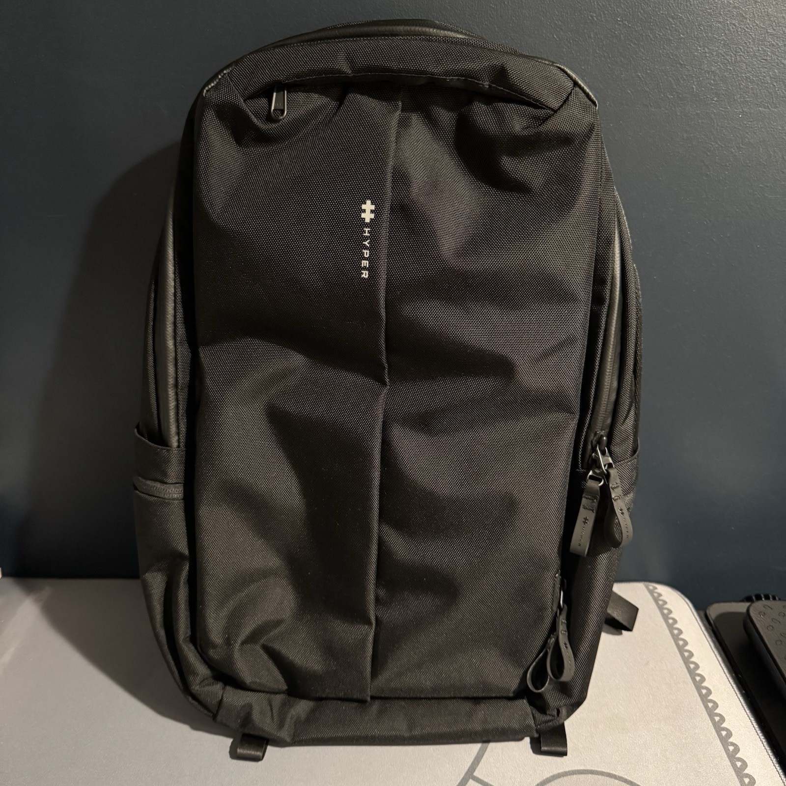 HyperPack Pro 22L Black with Apple Find