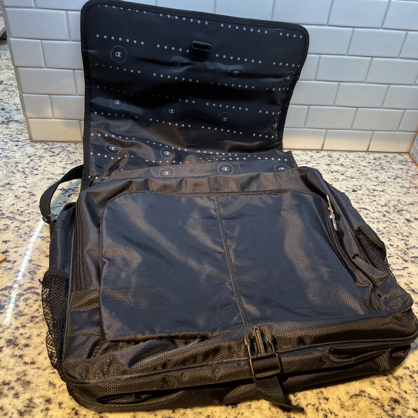 Champion Messenger Laptop Bag Carrier, School Work Black In Gear Padded – NWOT