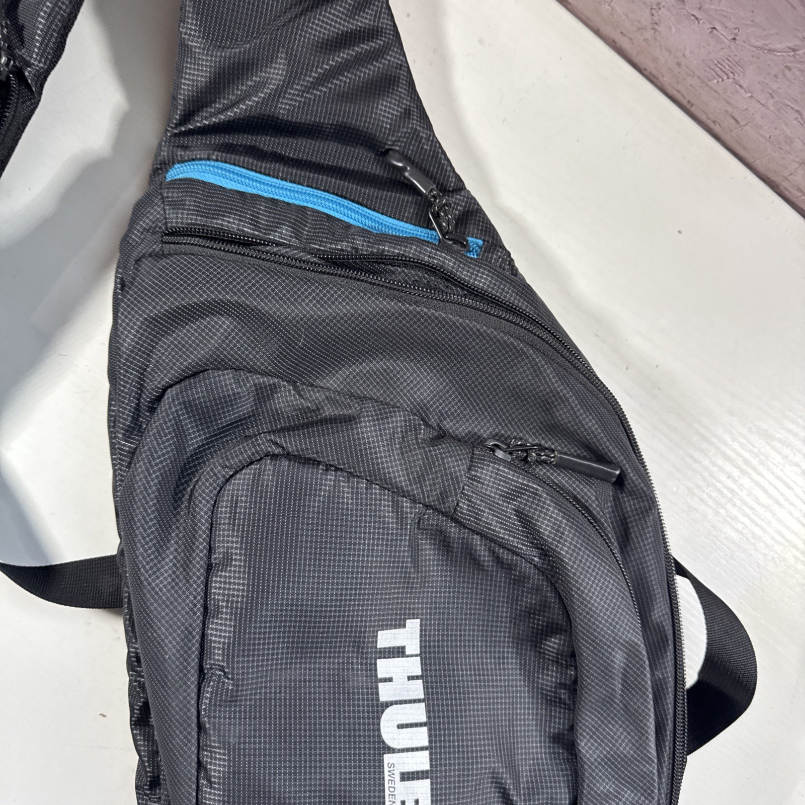Thule Crossover Sling Bag – Used Good Condition