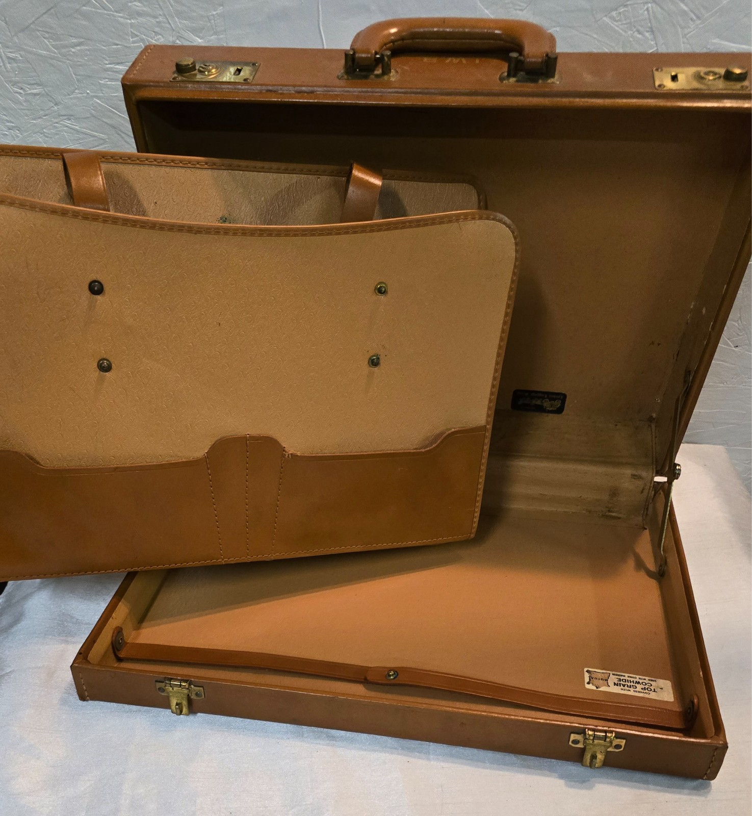 VTG Attachè Leather Top-Grain Cowhide Briefcase 17.5″ Tan London Leather Detroit