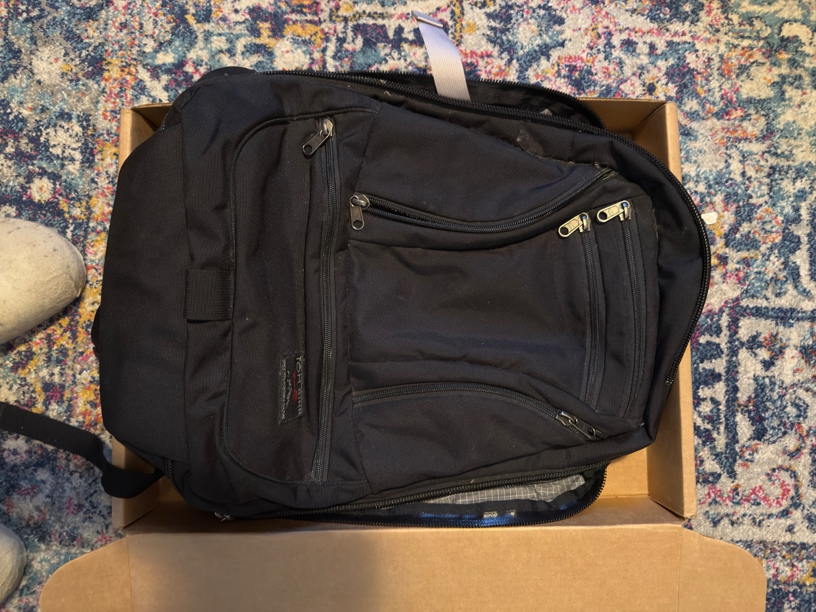 Tom Bihn Synik 30 – Black 525 Ballistic/Northwest Sky 200 Halcyon – 30L Backpack