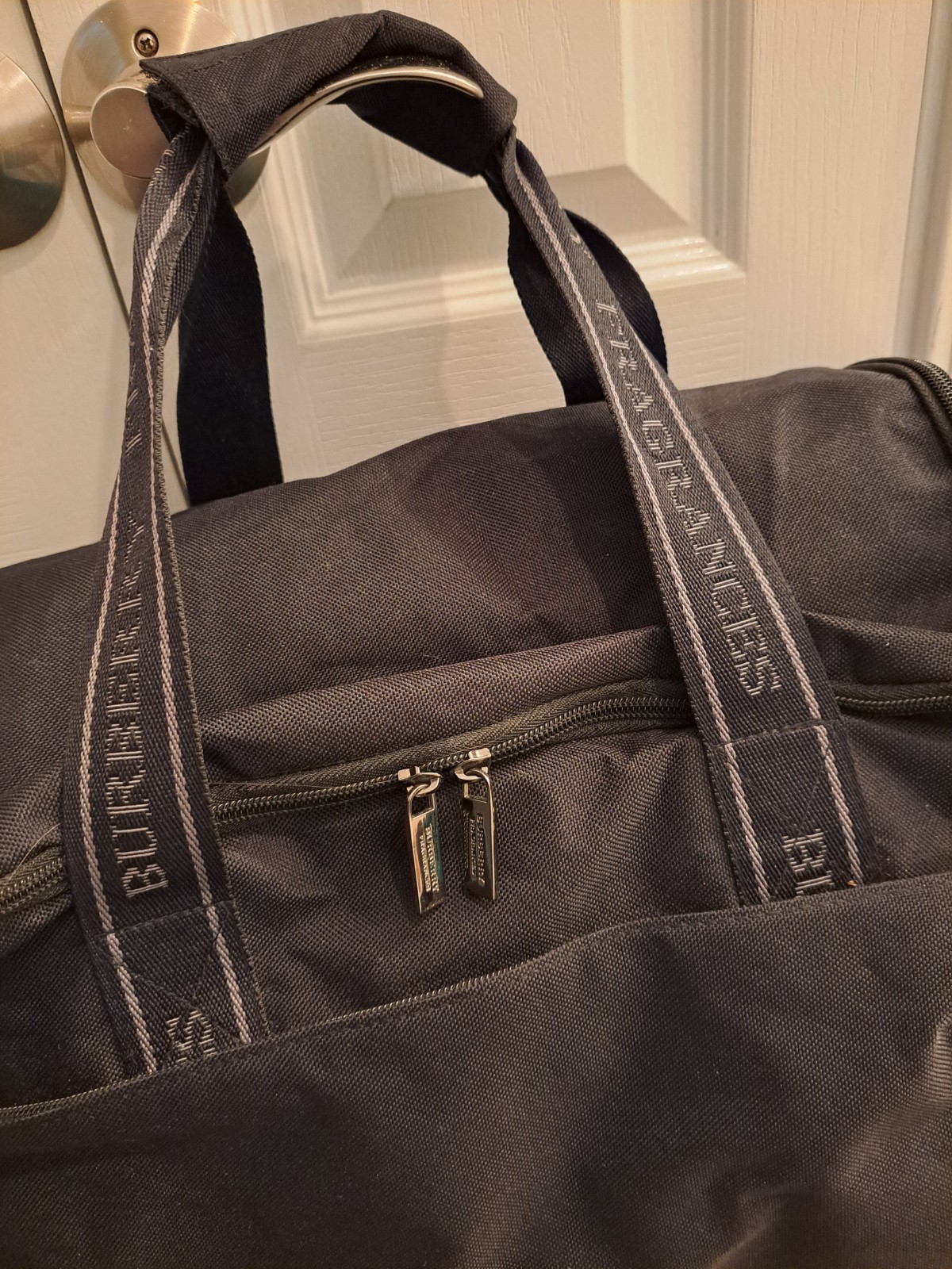 BURBERRY Fragrances Weekender Duffle Bag Black Signature Handles Shoulder Strap