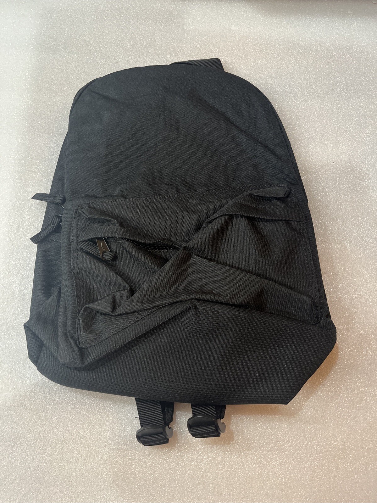 4 Amazon Basics Classic School Lightweight double-zipper closure Backpack, Black