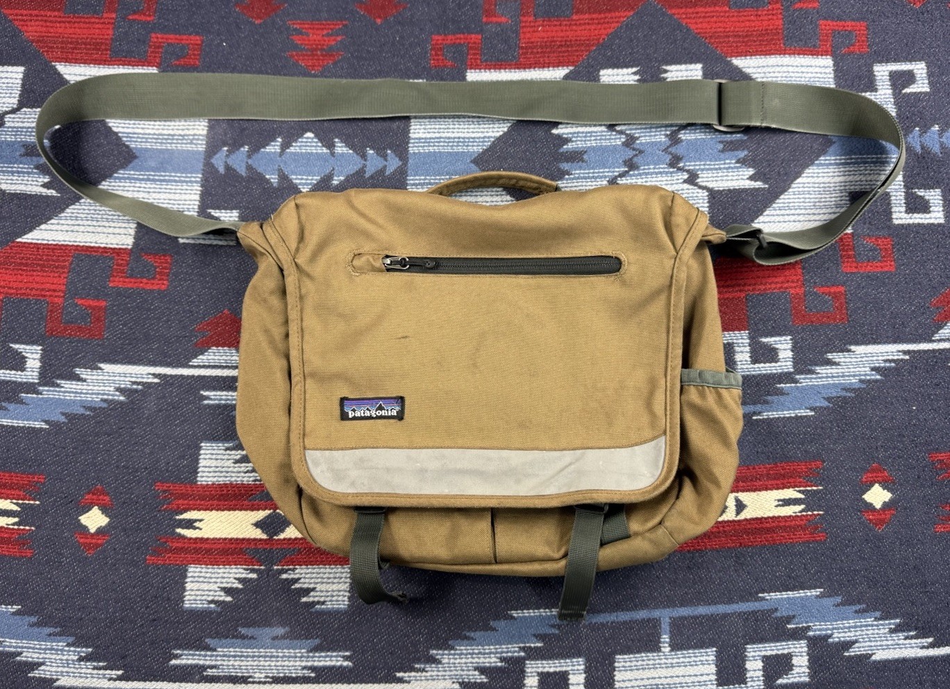 Patagonia Mini Mass Messenger Bag Coyote Brown Laptop Crossbody Travel Commuter