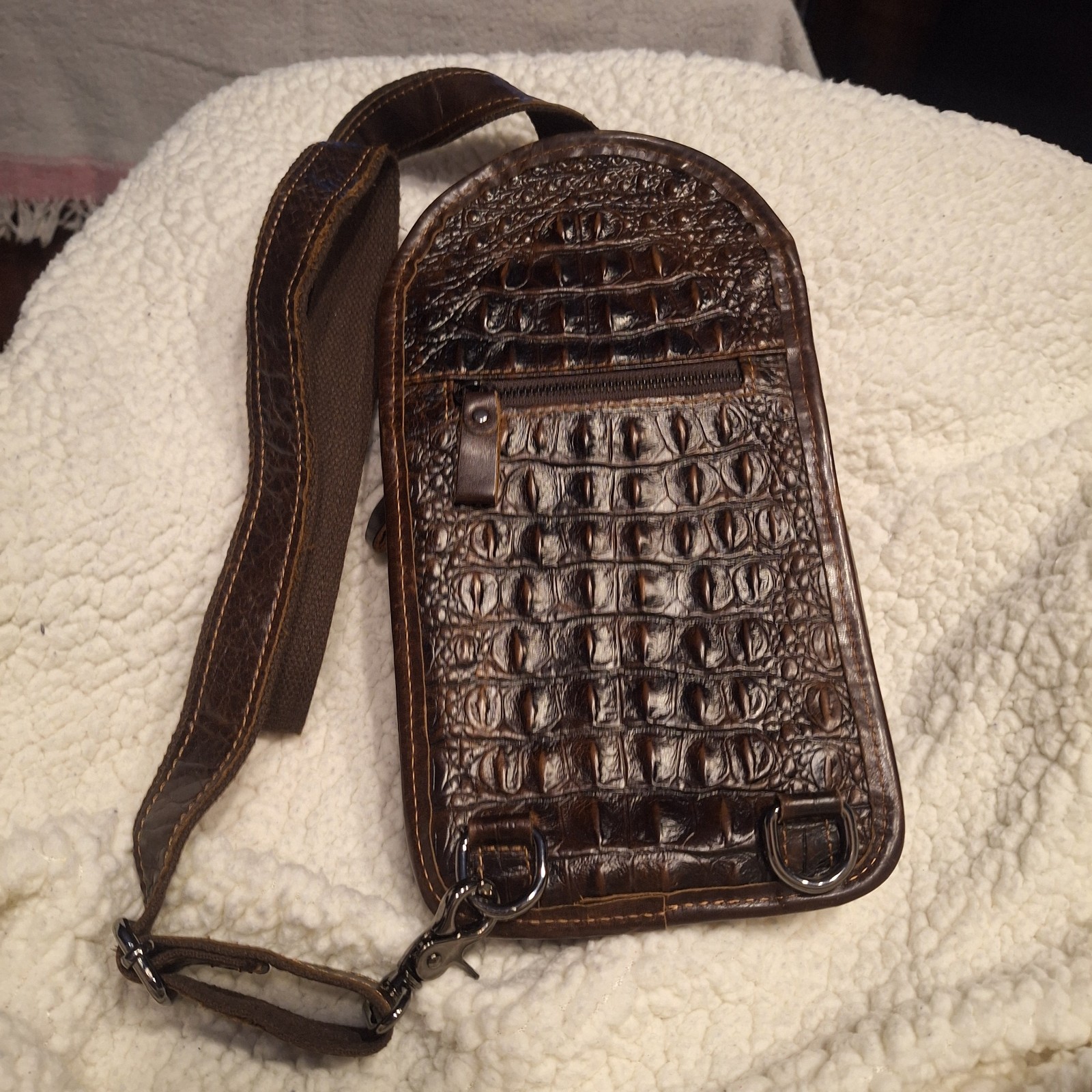 Crocodile embossed Leather Men’s Chest Bag Pattern Crossbody & Wallet