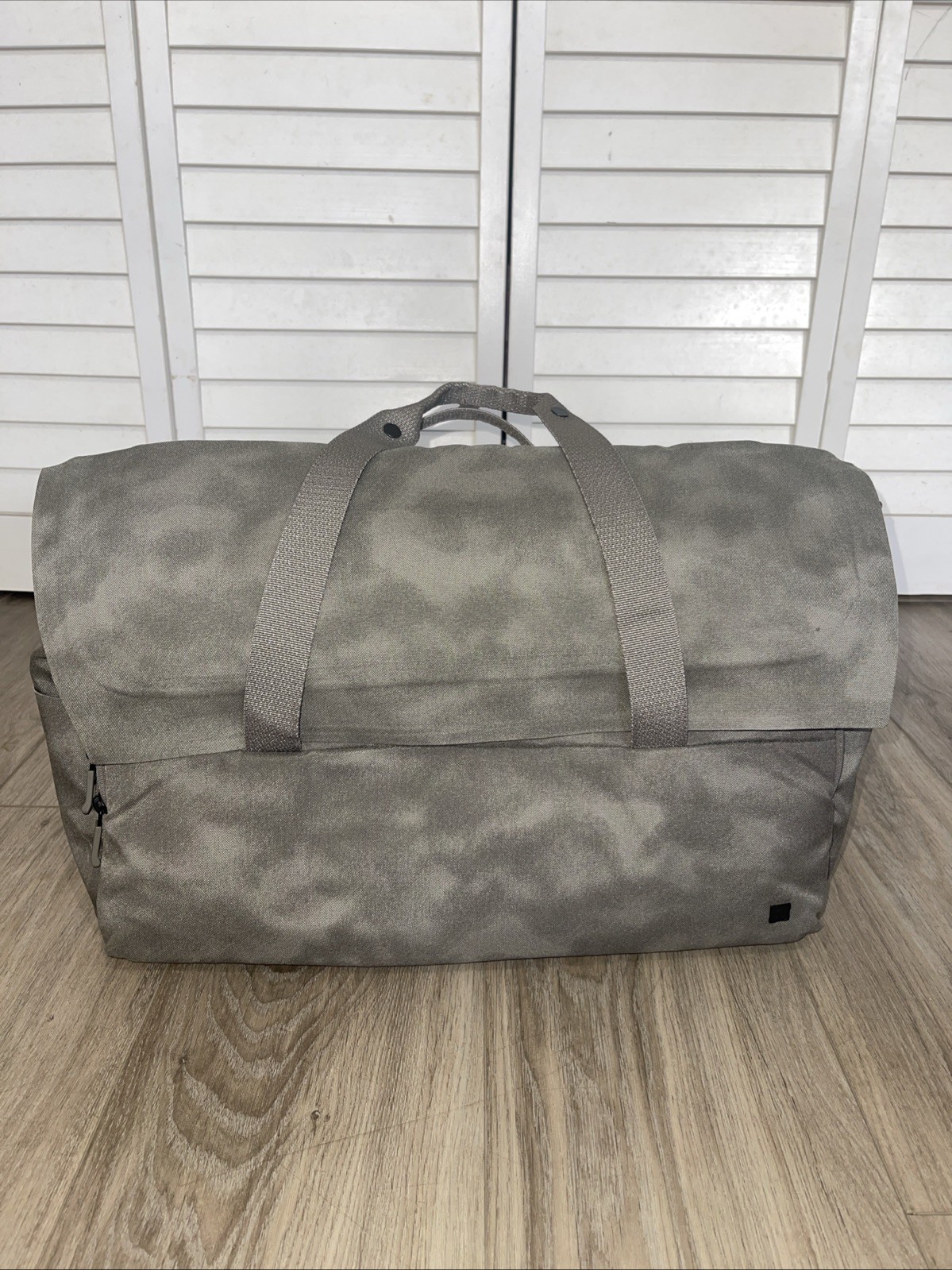 Lululemon Early Embark Duffle Bag in Grayish/Tan
