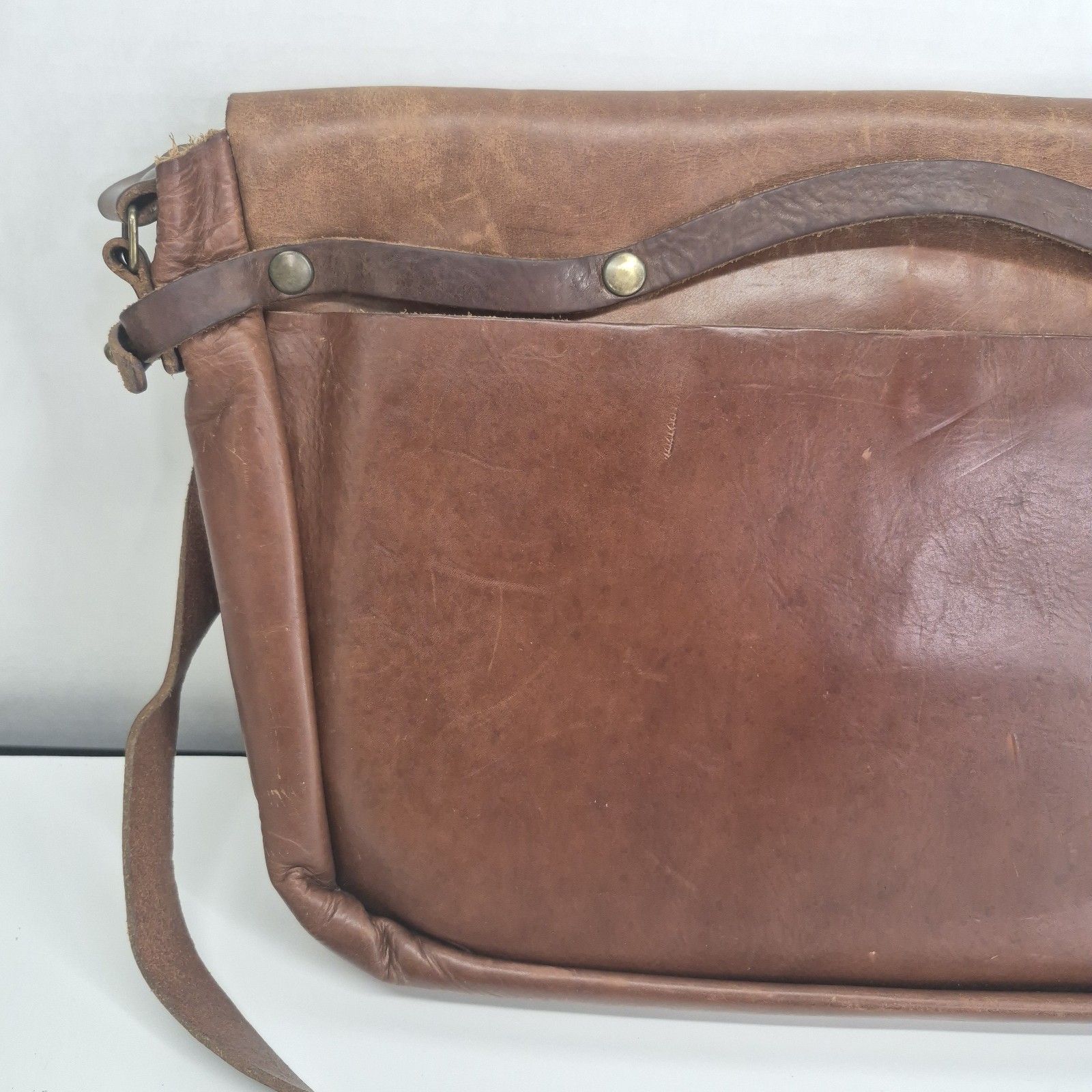 Whipping Post WP Standard Large Leather Brown Distressed Messenger Bag