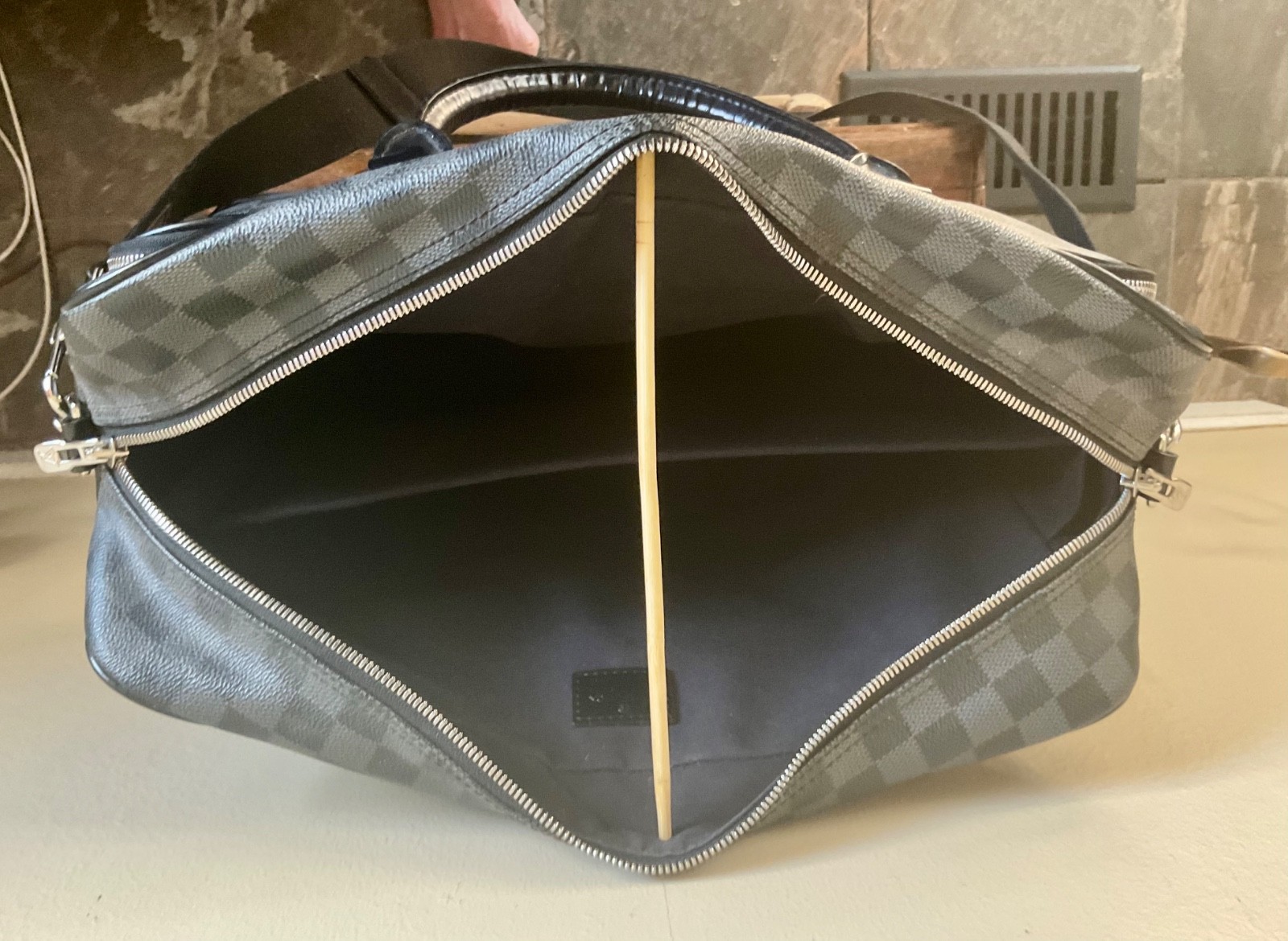 Louis Vuitton Ikar Business Bag ~ Damier Graphite LV Briefcase Black PVC Leather