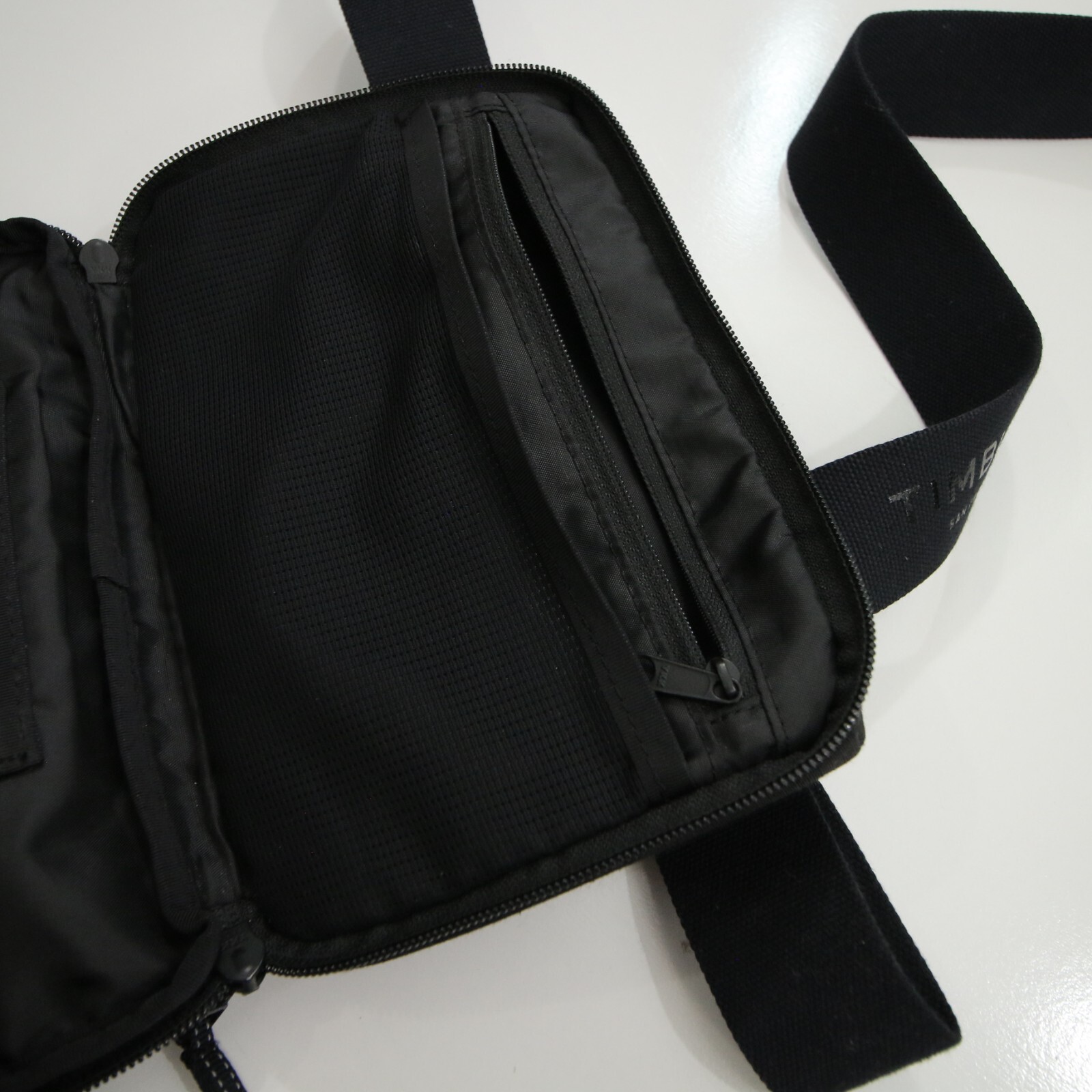 Timbuk2 Slingshot Crossbody Black 8.5 x 6 x 1 in