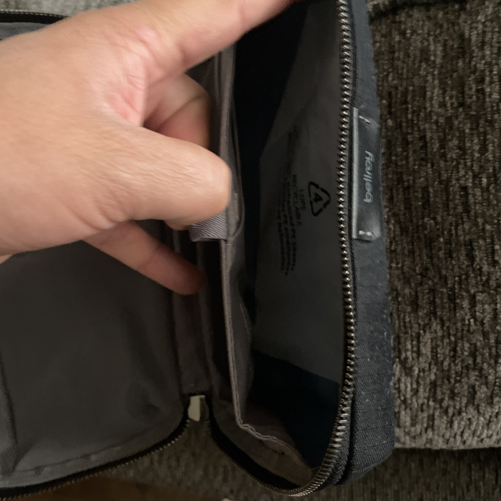 Black Bellroy Tech Kit Compact Tech Accessories Organizer Zipper Pouch Bag
