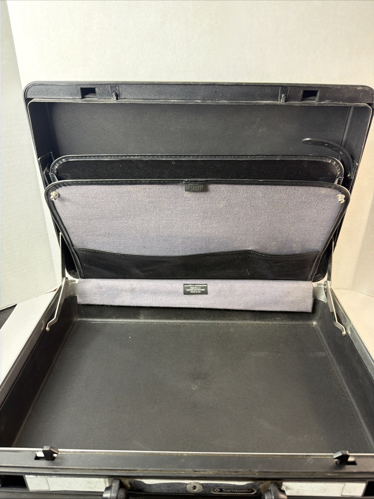 Samsonite Classic Gray Hard Shell BriefCase 18×13.5″ No Key VTG Office