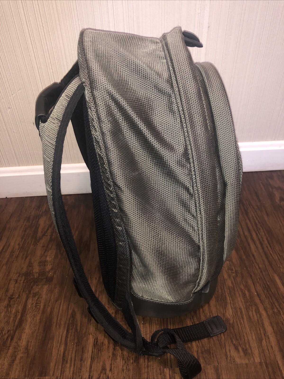 Tumi T2 Tech Backpack 513G Olive Green Appr 16x11x8 Ballistic Nylon & Leather B1