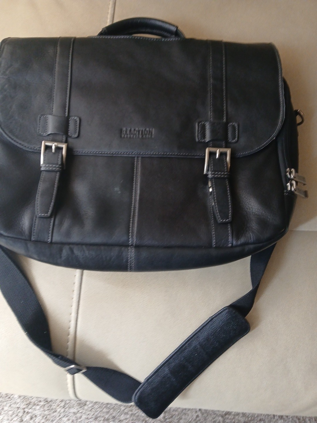 Kenneth Cole Reaction Black Leather Laptop Bag w/adjustable shoulder Strap
