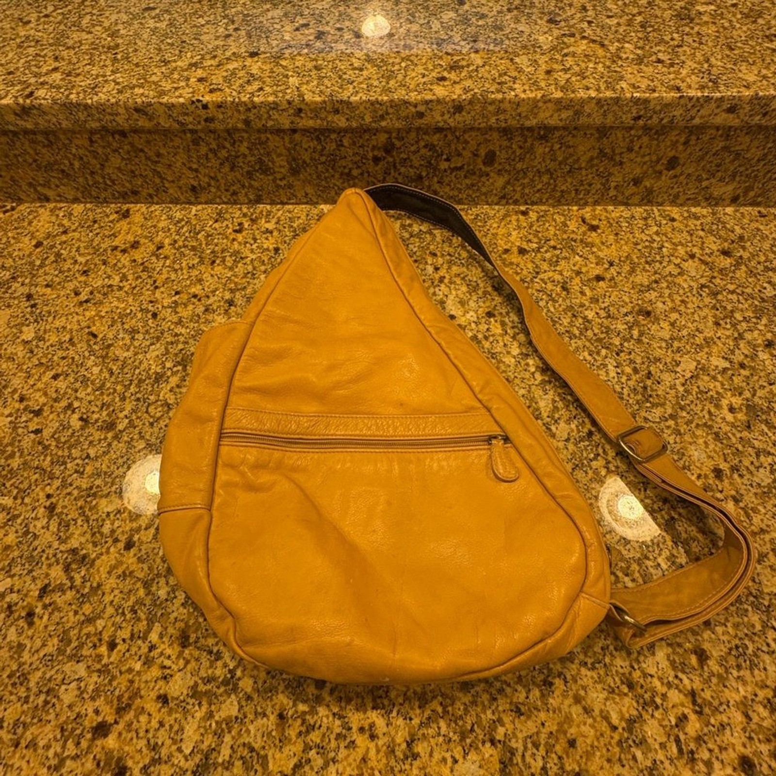 Ameribag Vintage Tan Leather Healthy Back Sling/Backpack Shoulder Bag Men’s Uni