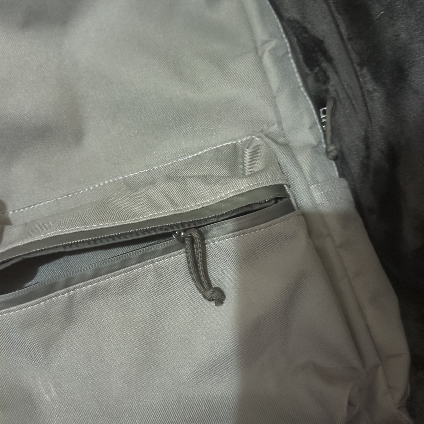 Smell Proof Carbon Lined Gray Backpack with Lockable Main Pocket READ COND ISSUE