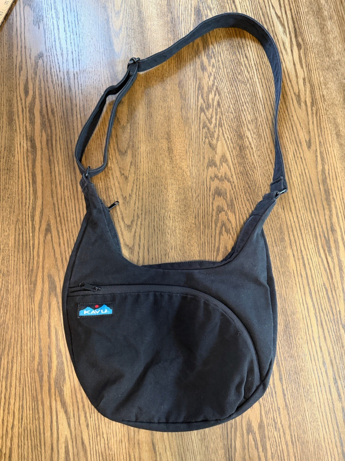 KAVU Black Solid Crossbody Sling Bag, Zip Closure, Adjustable Strap