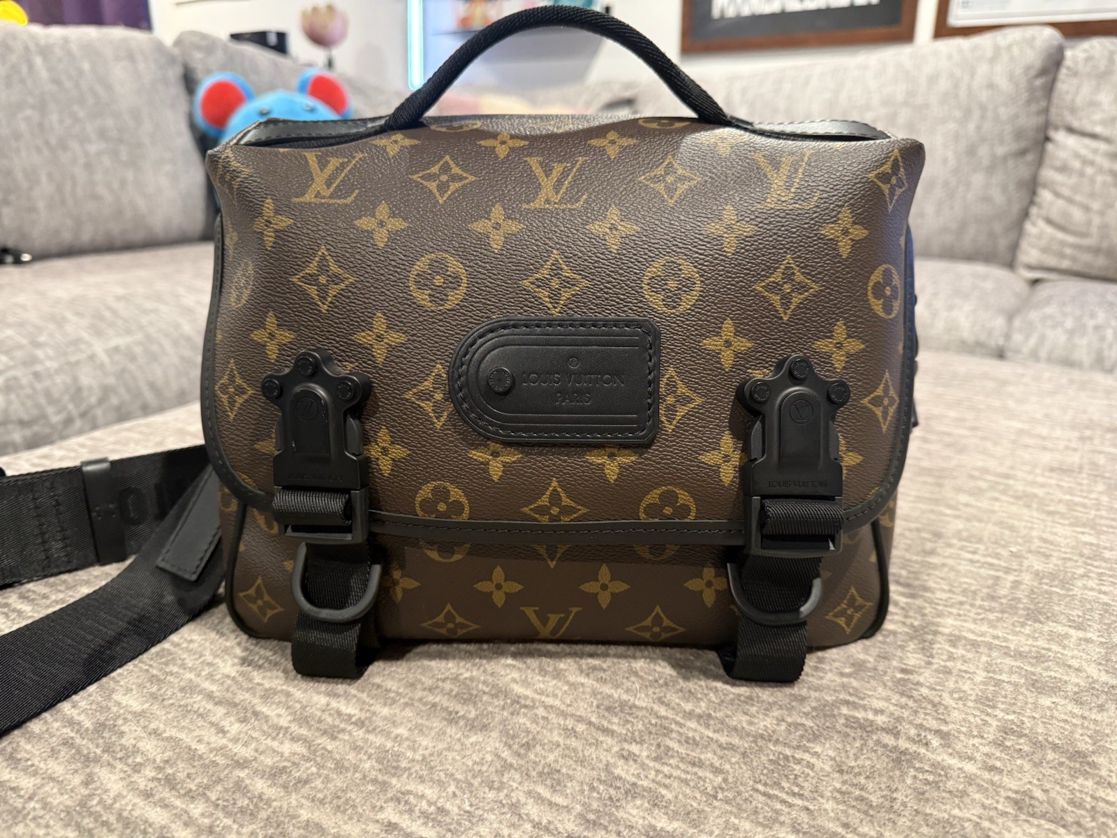Louis Vuitton Monogram Crossbody Trail Messenger Bag Black Hardware Buckle Strap